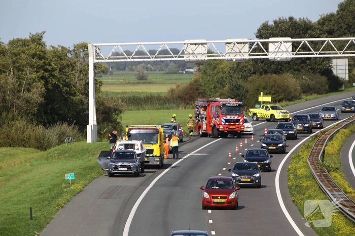 Rijstrook afgesloten door autobrand