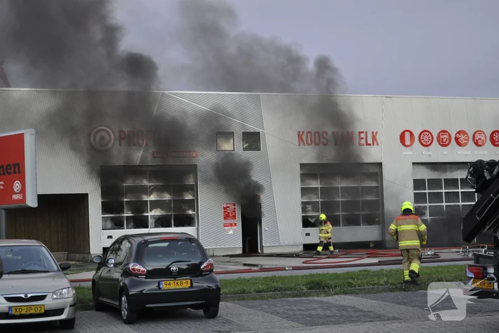Forse rookontwikkeling bij grote brand