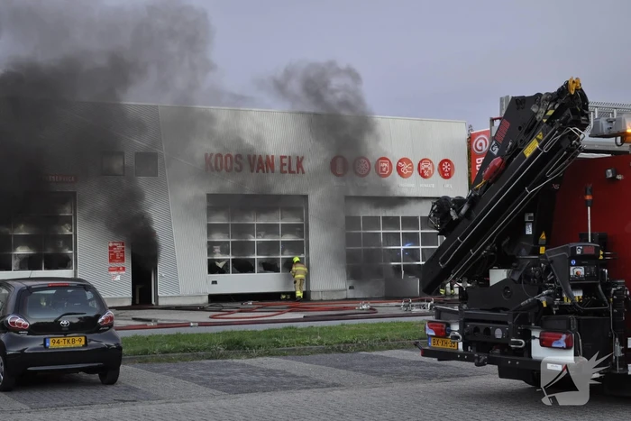 Forse rookontwikkeling bij grote brand