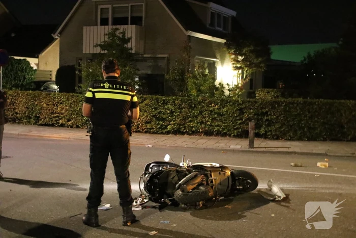 Bestuurder met snorscooter aangereden op kruising