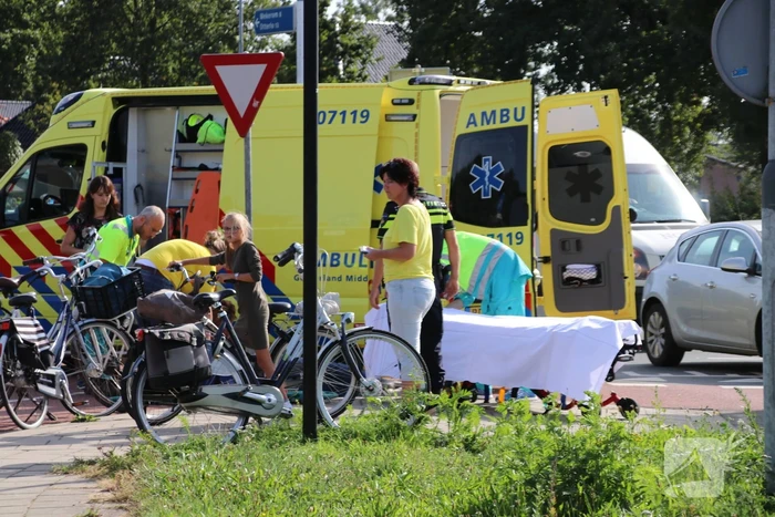Overstekende fietser aangereden door auto op ovatonde
