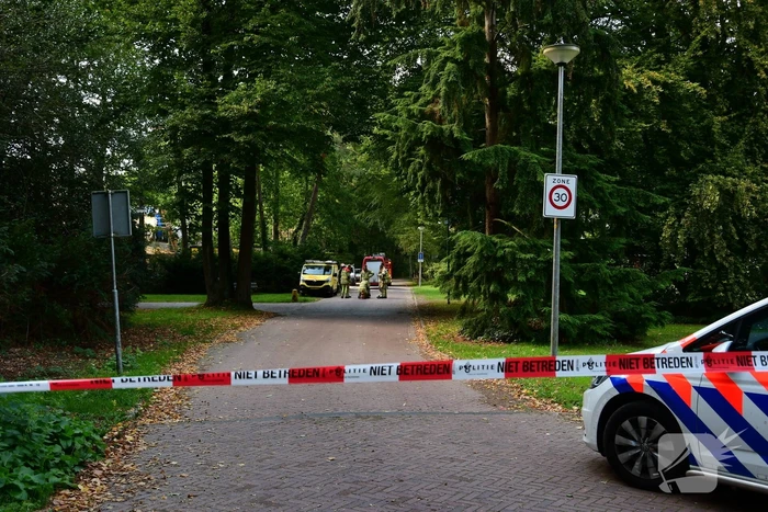 Straat afgezet na flinke gaslucht uit riolering