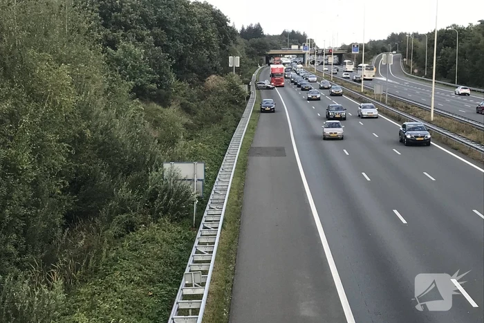 Lange file door ongeval met een vrachtwagen