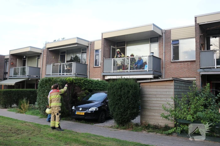 Bewoner ademt rook in bij woningbrand