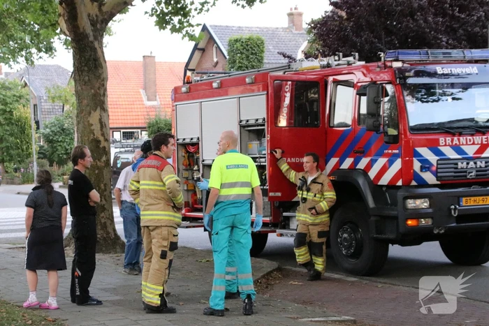 Bewoner ademt rook in bij woningbrand