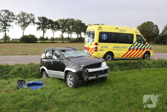 Automobilist rijdt lichtmast uit de grond