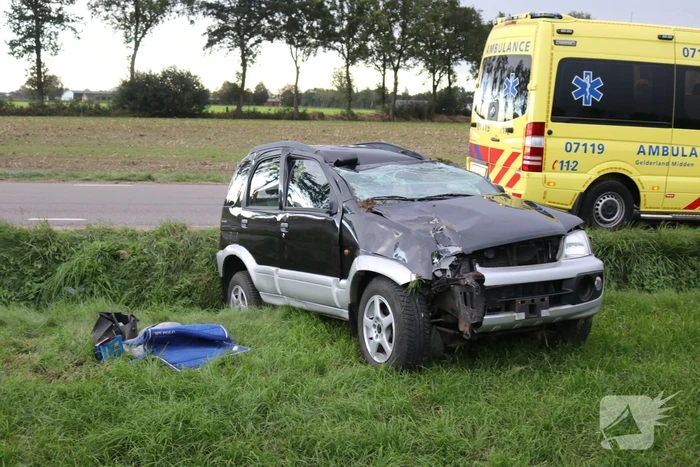 Automobilist rijdt lichtmast uit de grond