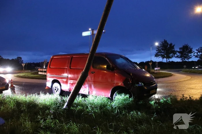 Beschonken bestuurder ramt lantarenpaal