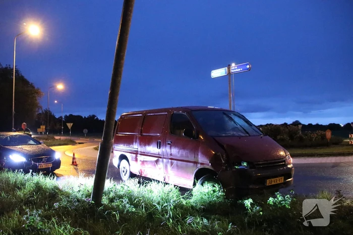 Beschonken bestuurder ramt lantarenpaal