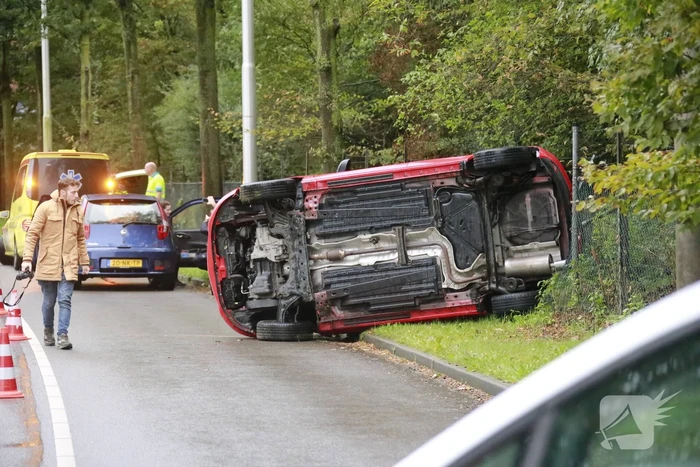 Auto over de kop