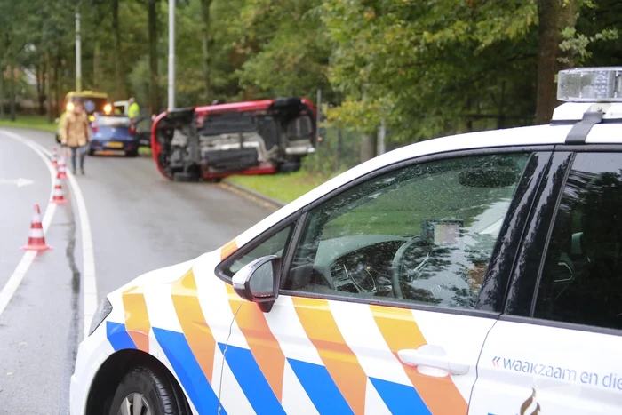 Auto over de kop