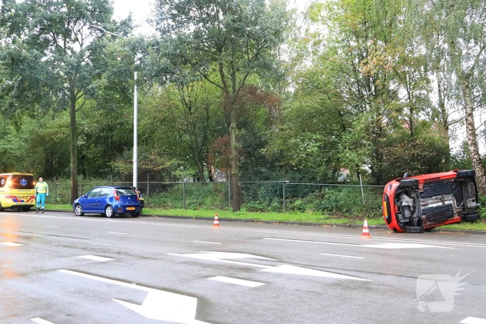 Auto over de kop