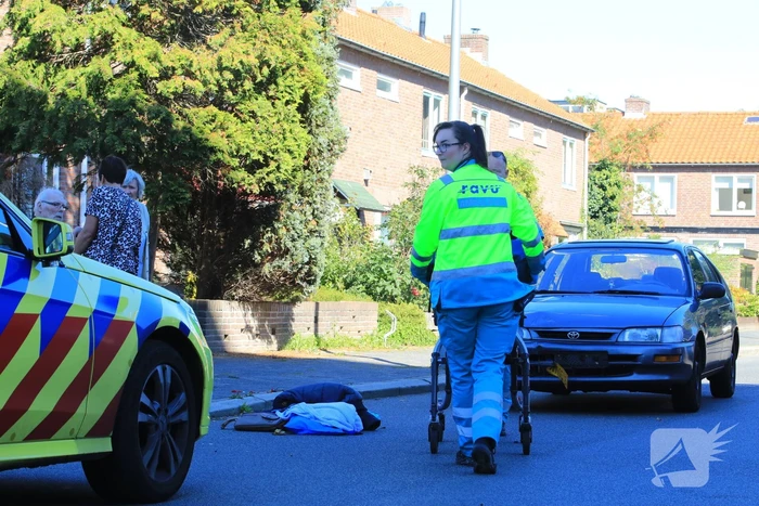 Scooterrijdster gewond na aanrijding met auto