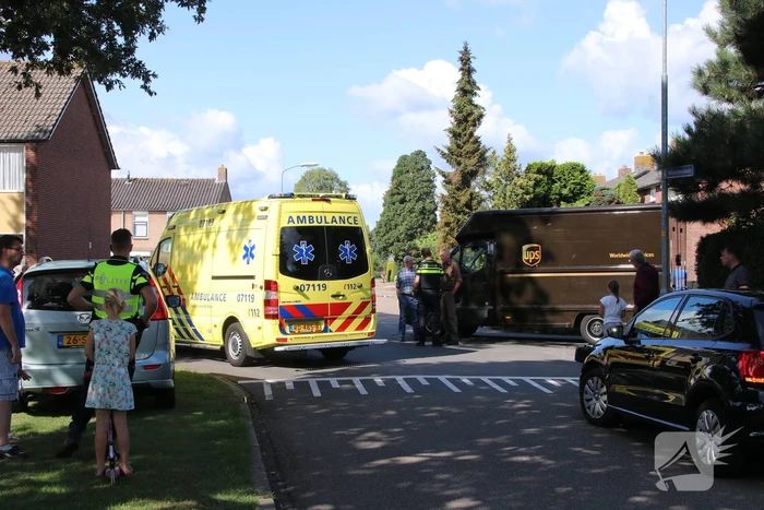 Bestuurster gewond na aanrijding met bestelwagen