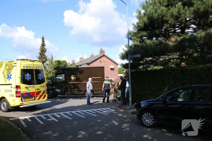 Bestuurster gewond na aanrijding met bestelwagen