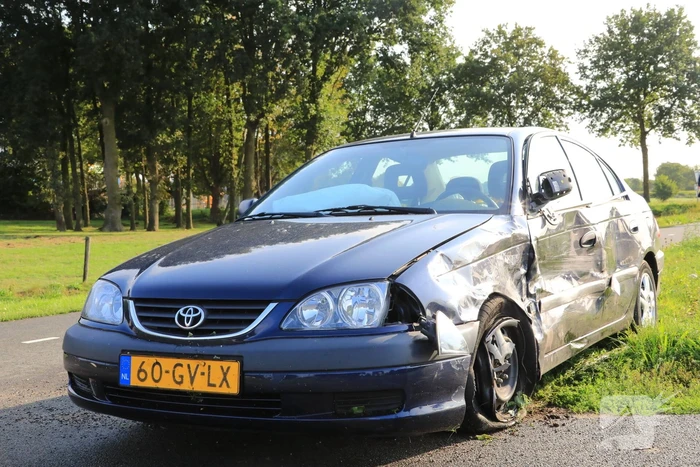 Twee gewonden na ongeval met drie auto's