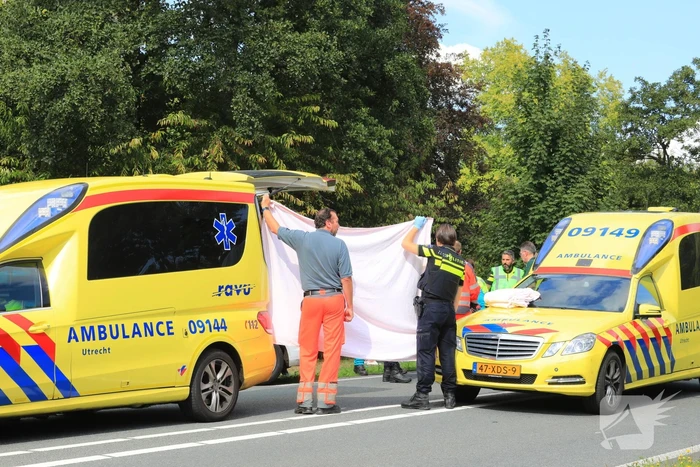 Motoragent zwaargewond na inhaalactie
