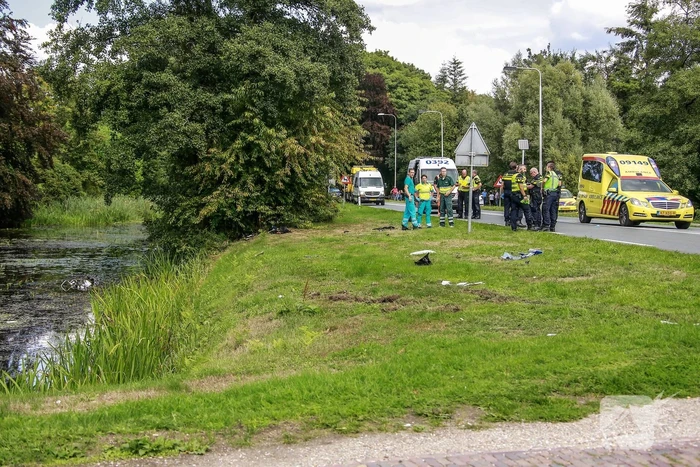 Motoragent zwaargewond na inhaalactie