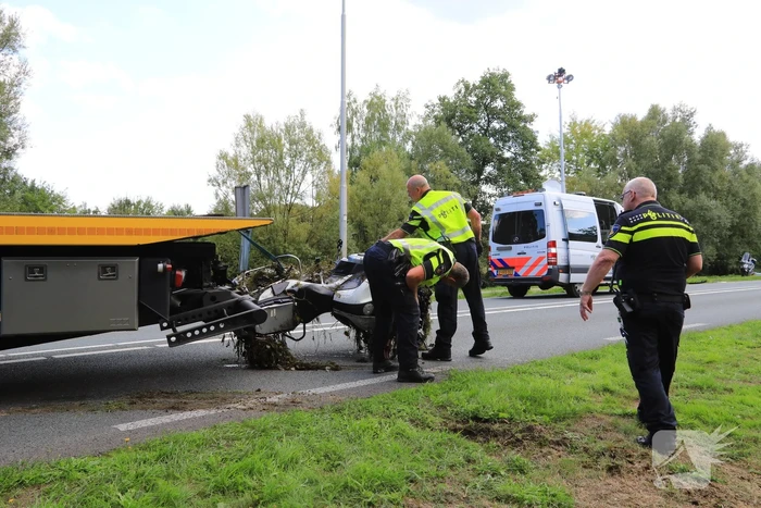 Motoragent zwaargewond na inhaalactie