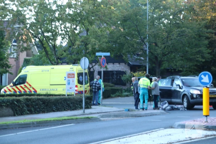 Overstekende fietsster aangereden door auto
