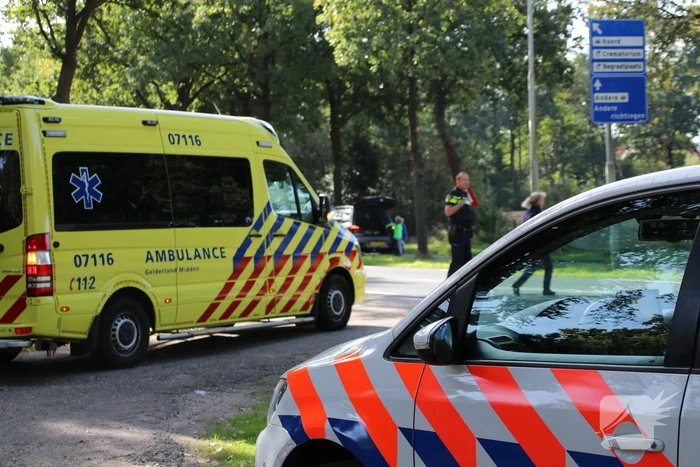 Fietsster gewond na aanrijding met personenauto