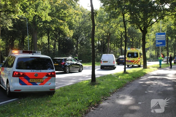 Fietsster gewond na aanrijding met personenauto