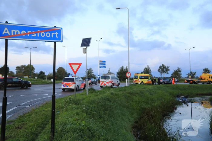 Auto te water na aanrijding