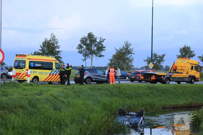 Auto te water na aanrijding