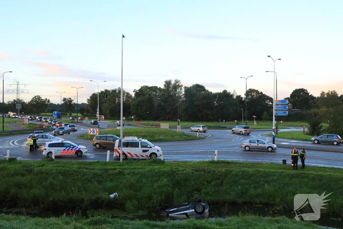 Auto te water na aanrijding