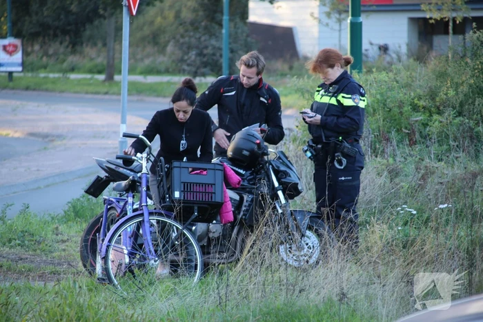 Fietsster licht gewond na aanrijding met motor