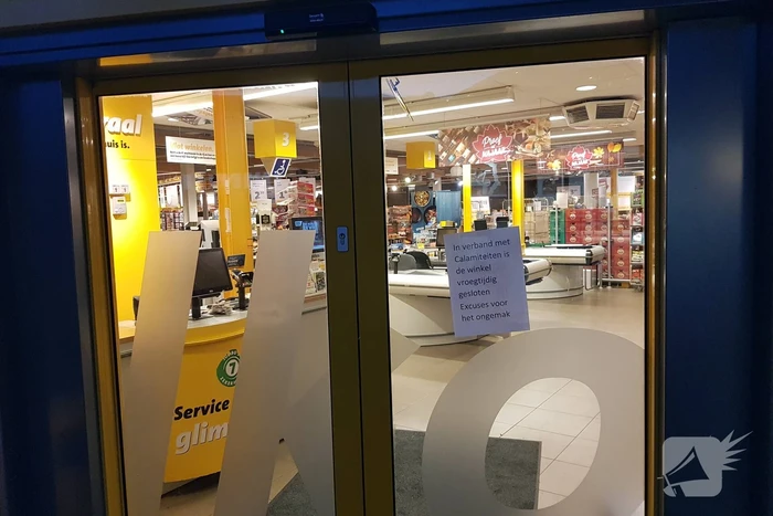 Man doet greep uit kassa en vlucht