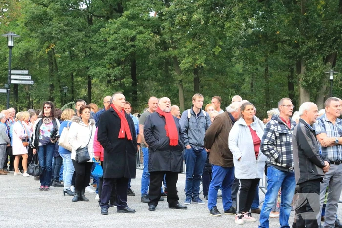 Fans nemen afscheid van Koos Alberts