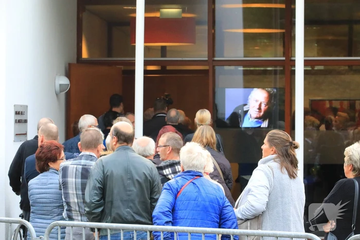 Fans nemen afscheid van Koos Alberts