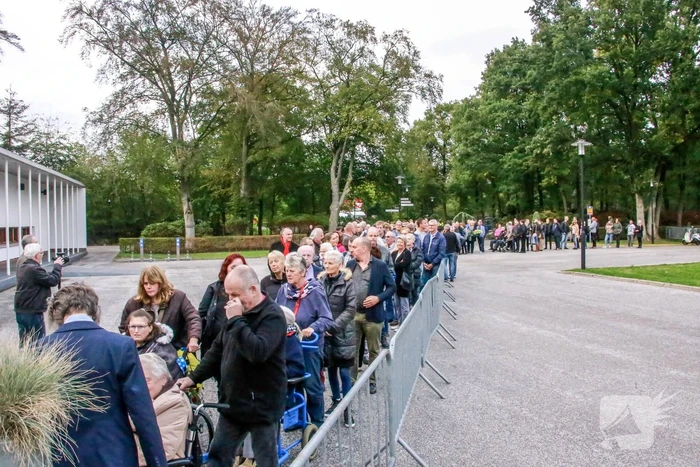 Fans nemen afscheid van Koos Alberts