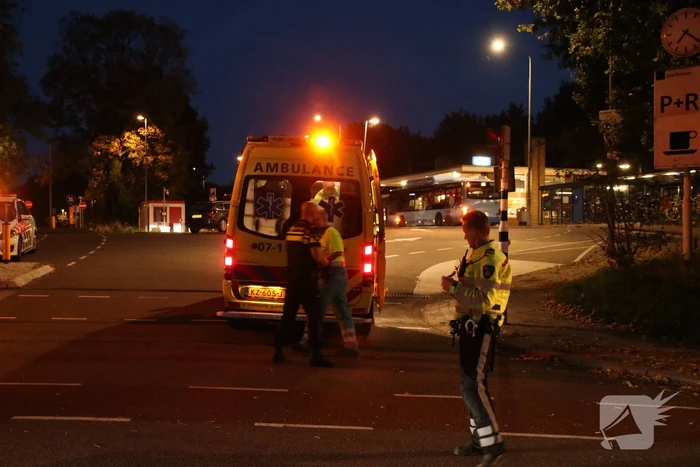 Persoon onder invloed gewond en aangehouden