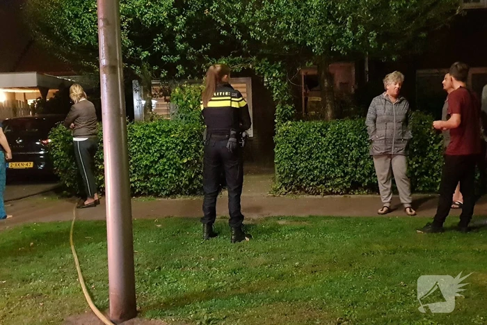 Aanbouw in brand woning vol rook
