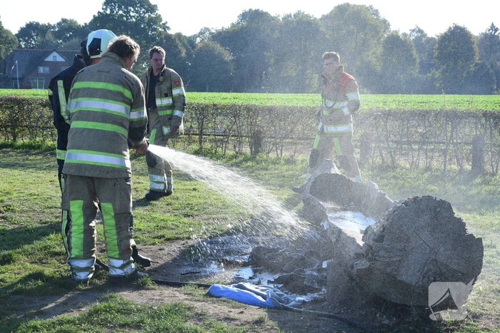 Jassen met warme boodschap in brand gestoken