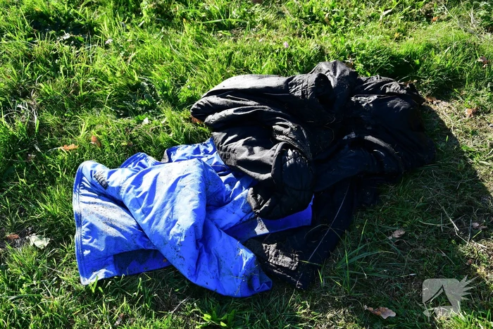Jassen met warme boodschap in brand gestoken