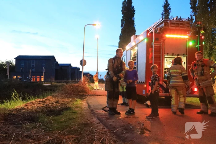 Lean (10) en Alec (8) blussen brand