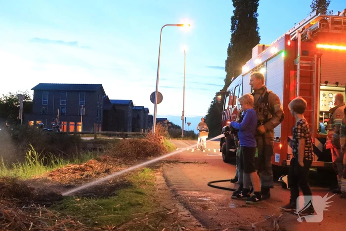Lean (10) en Alec (8) blussen brand