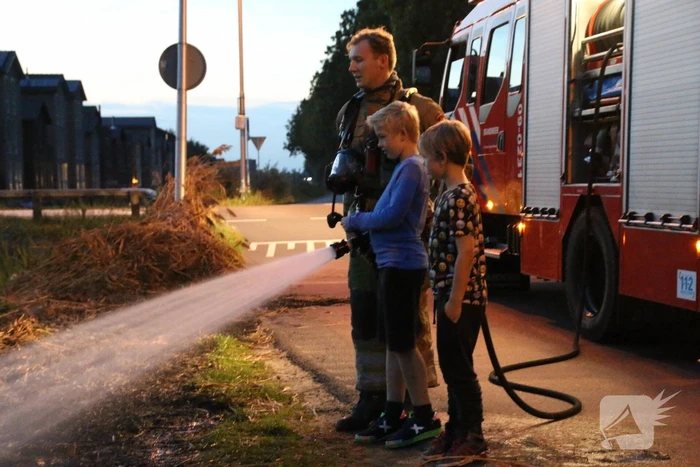 Lean (10) en Alec (8) blussen brand
