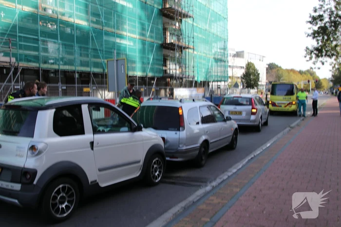 Brommobiel botst op personenauto