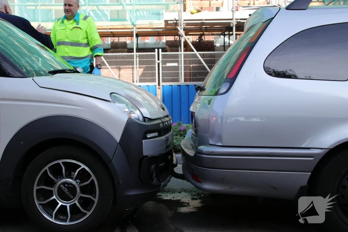 Brommobiel botst op personenauto
