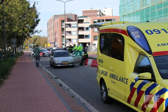 Brommobiel botst op personenauto