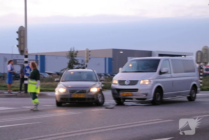 Auto rijdt door rood met aanrijding tot gevolg