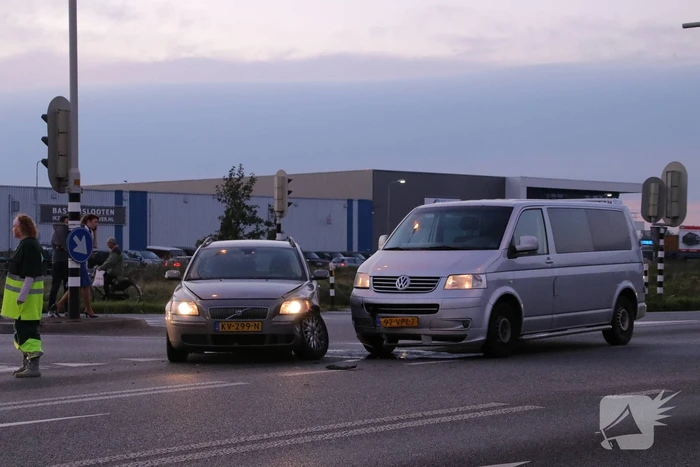 Auto rijdt door rood met aanrijding tot gevolg