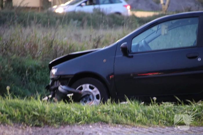 Auto rijdt door rood met aanrijding tot gevolg