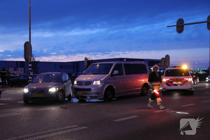 Auto rijdt door rood met aanrijding tot gevolg