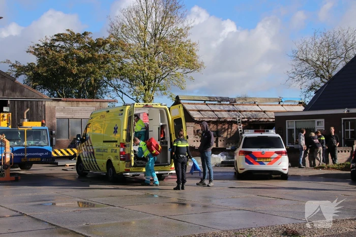 Persoon zwaargewond bij werkzaamheden op een dak