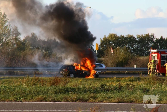 Voertuig verwoest door brand